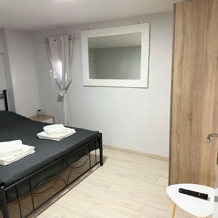 Elena - Square Apartment *