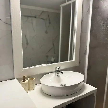 Elena - Square Apartment
